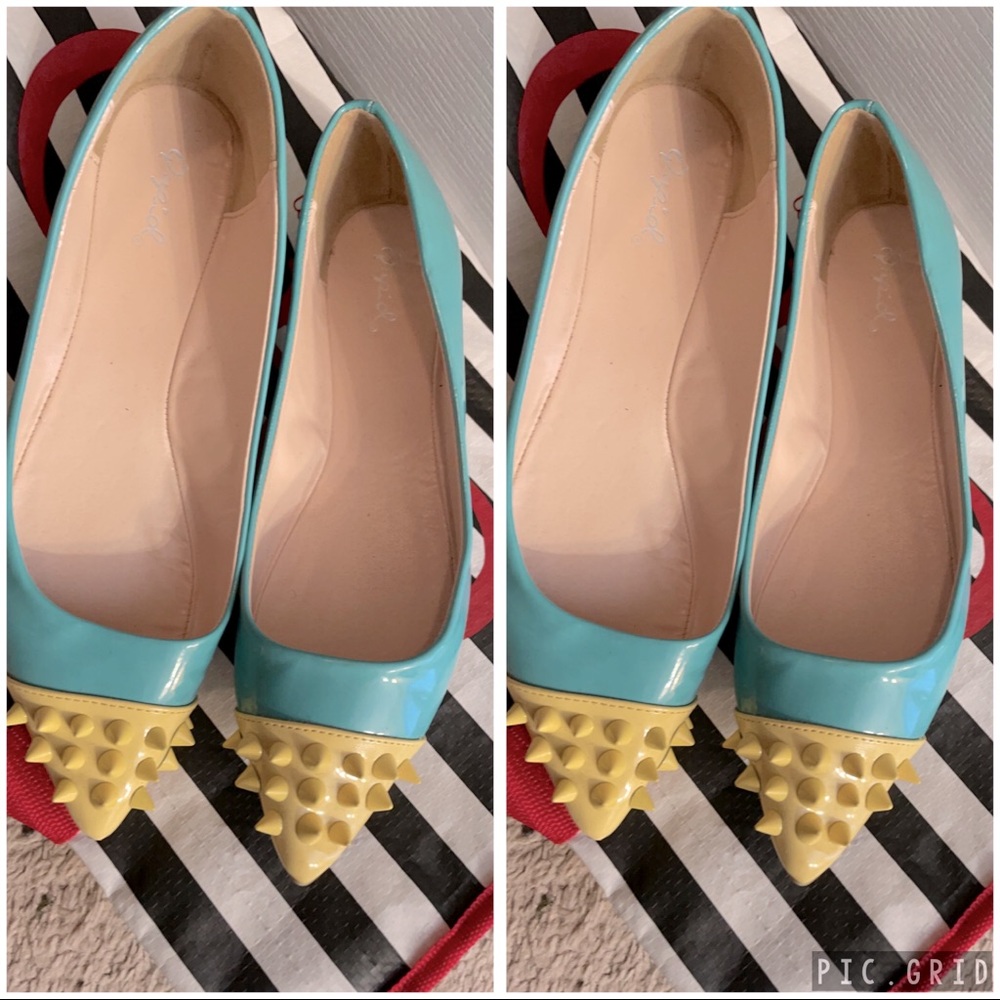 Vintage Qupid flats ! Blue/yellow with spikes !